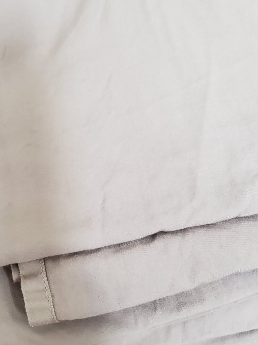 2 sets of queen sheets (fitted and flat + 2 pillowcases for each set). - Picture 4 of 4